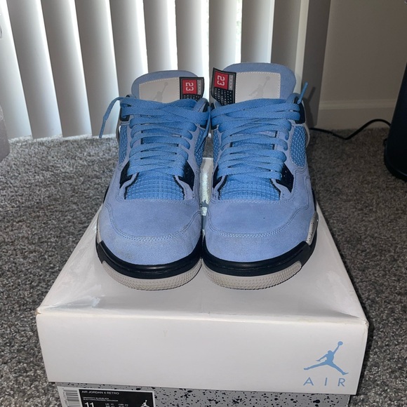 Jordan 4 University Blue (Size 11)